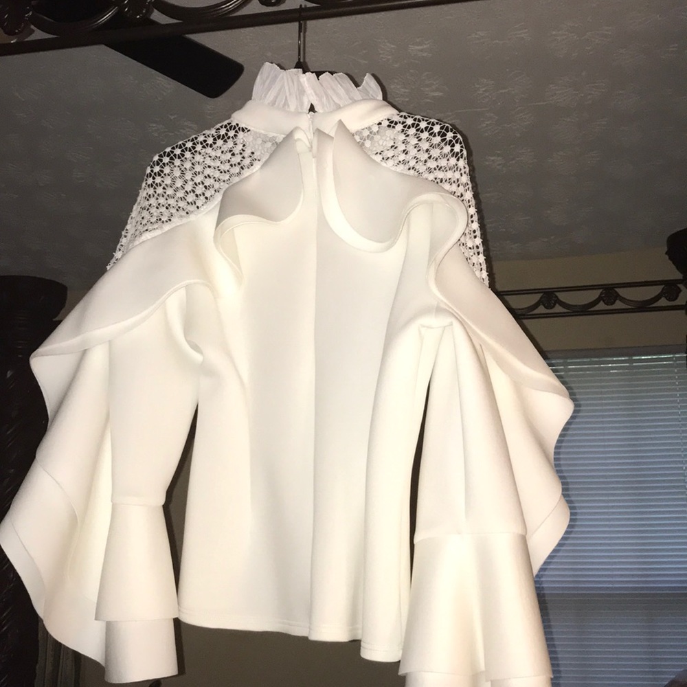 Oversized Lace and Ruffles blouse - Picture 6 of 7